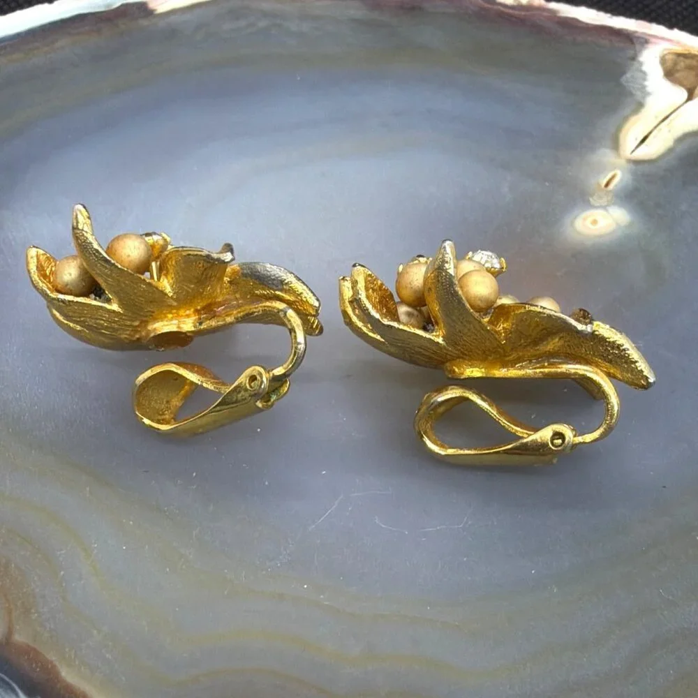 VTG MCM 1950s 3D Floral Clip On Earrings Faux Pearl Rhinestone Layered Flower - Picture 14 of 16